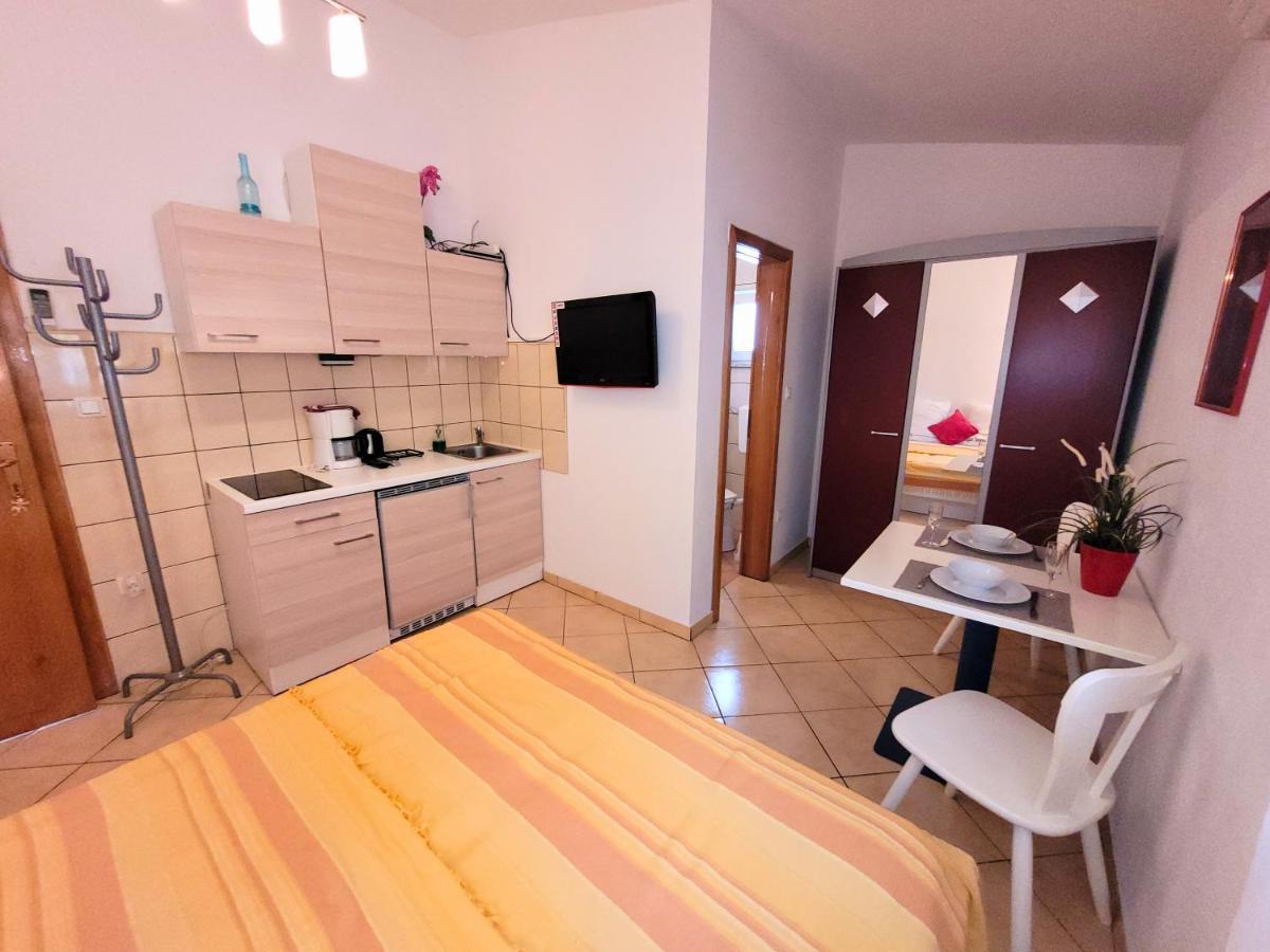 Apartment Jelena Vir Exterior foto